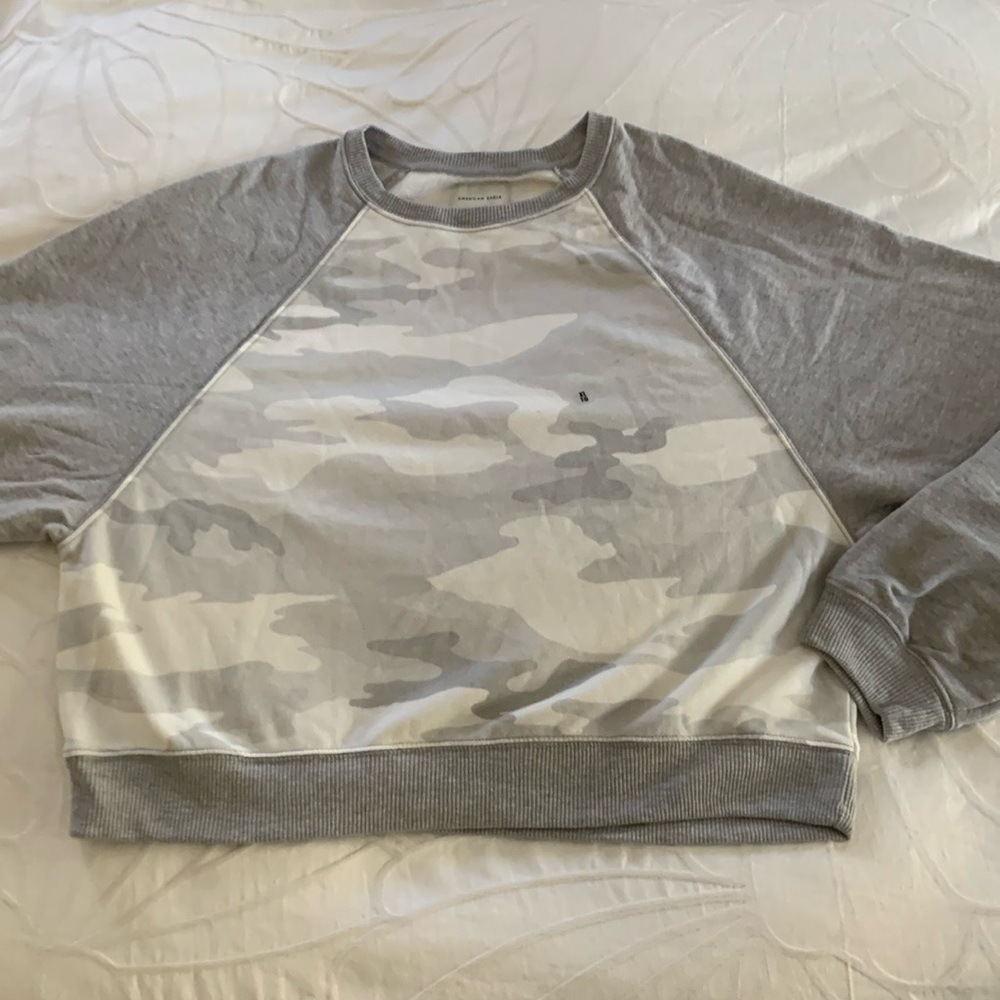 American Eagle Light Gray Crewneck Sweatshirt